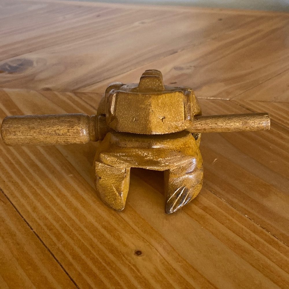 Wooden frog instrument